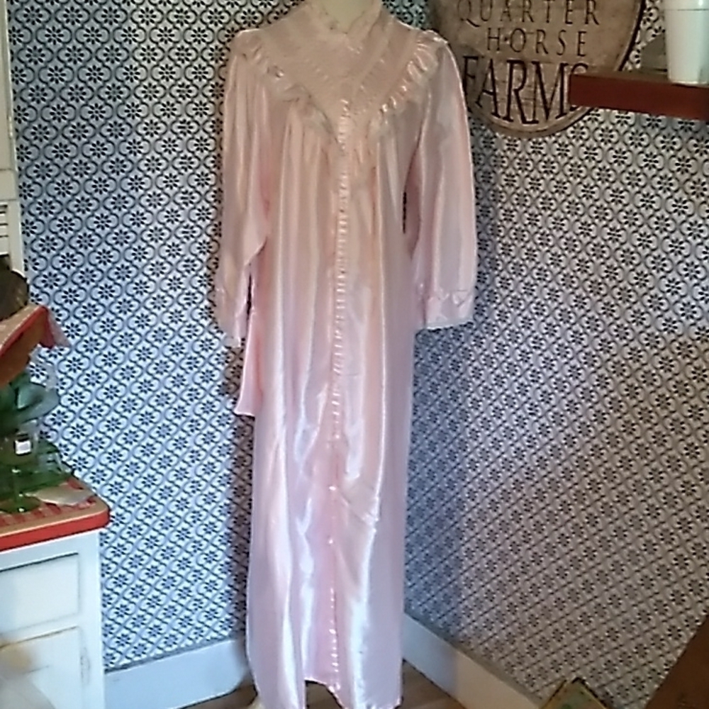 Vintage Granny core grandma chic shabby pink nightgown